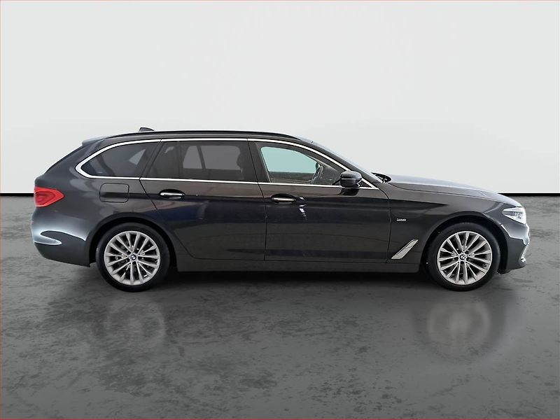 BMW Řada 5 (2019) Luxury Line 520d xDrive - fotka 6 z 18