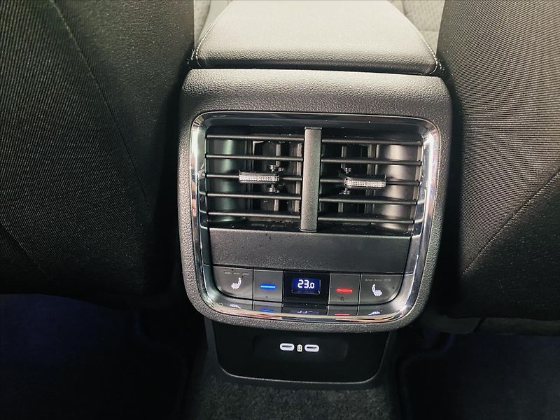 Škoda Octavia 2,0 TSI 140kW DSG 4x4 Style Pl - fotka 19 z 29