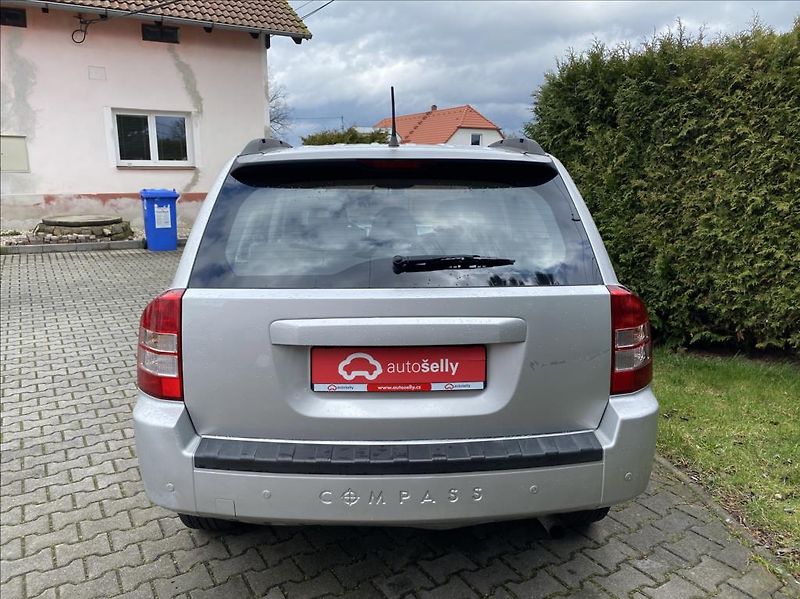 Jeep Compass 2,0 CRD  LIMITED - fotka 4 z 32