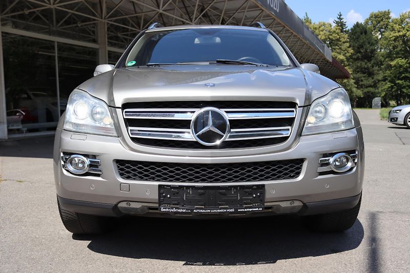Mercedes-Benz GL 420CDI 4MATIC 225kW - fotka 3 z 48