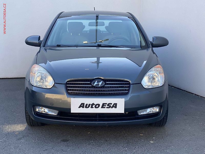 Hyundai Accent (2008) 1.4i, ČR, AC - fotka 2 z 15