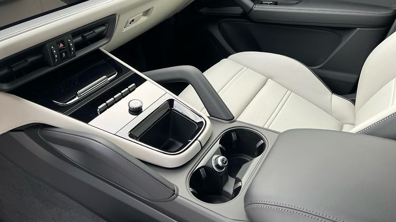 Porsche Cayenne (2025) E-Hybrid - fotka 22 z 30