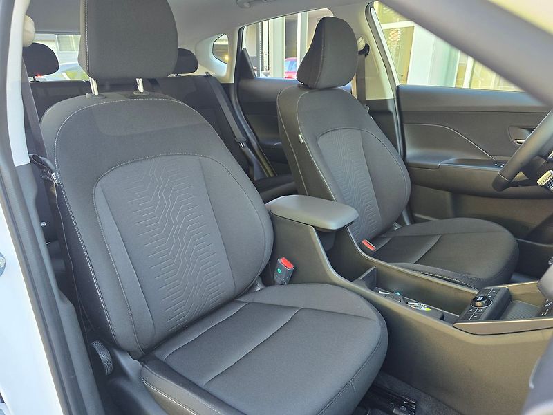 Hyundai Kona (2026) 64.8kwh Smart Range Clima - fotka 22 z 25