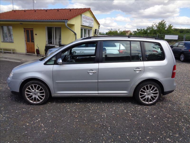 Volkswagen Touran 2,0 - fotka 4 z 25