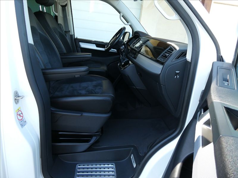 Volkswagen Multivan 2,0 TDi DSG Highline,1.majitel - fotka 30 z 50