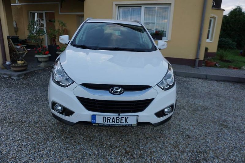Hyundai ix35 (2013) IX 35 2,0 4WD - fotka 2 z 27
