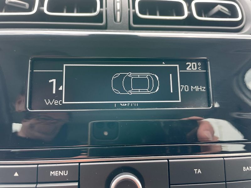 Citroën C3 (2018) Feel 1.2 PureTech 81kW! PDC! - fotka 27 z 29