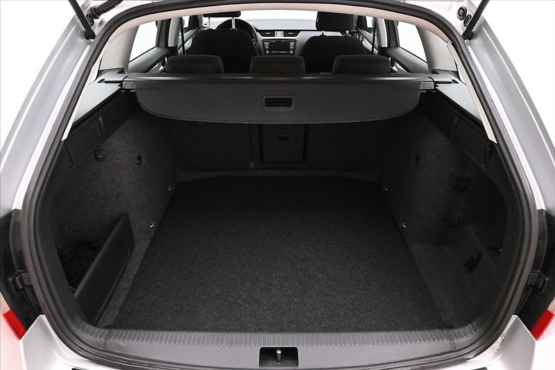 Škoda Octavia 1,6 TDI 77 kW DSG Ambition Zár - fotka 10 z 29