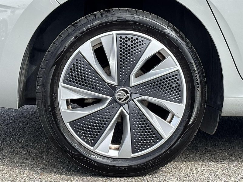 Škoda Scala (2024) 1.0 TSI Drive - fotka 28 z 31
