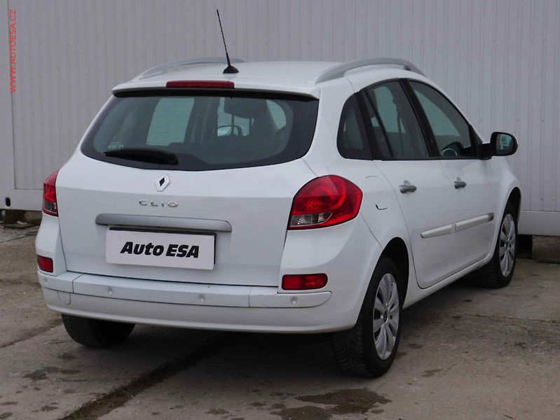 Renault Clio (2009) 1.6i, AT, navi, AC - fotka 6 z 14