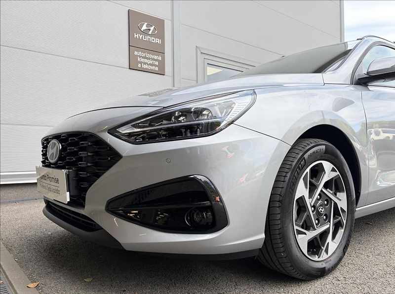 Hyundai i30 1,5 DPi  WG FL Family Climate - fotka 19 z 22
