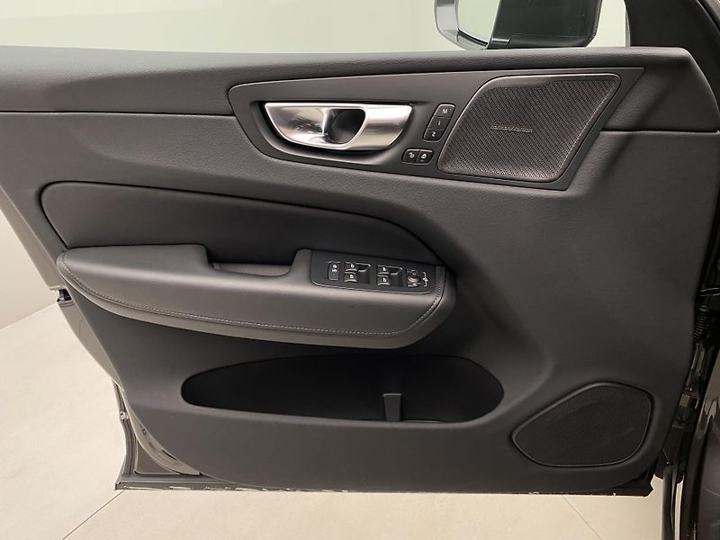Volvo XC60 B5 AWD CORE AUT REZERVACE - fotka 7 z 52