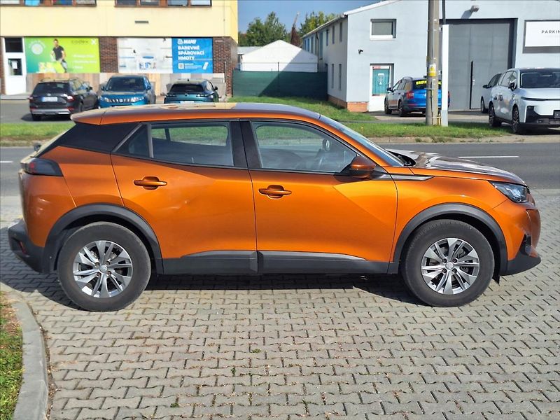 Peugeot 2008 1,2 PureTech  Active ČR 1maj - fotka 4 z 13