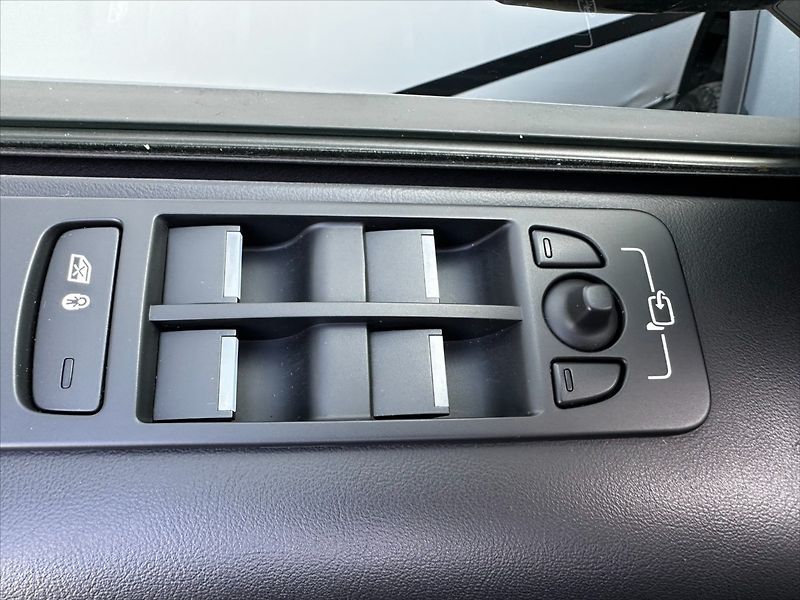 Land Rover Discovery Sport 2,0 D150 AWD 110kW HSE SERVIS! - fotka 20 z 50