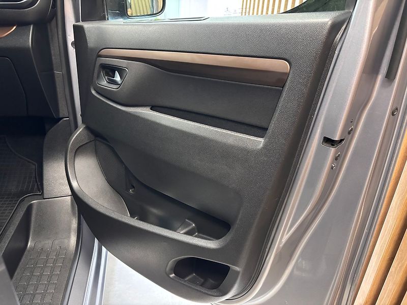 Toyota ProAce Verso 2.0 CDTI FAMILY LONG - fotka 29 z 33