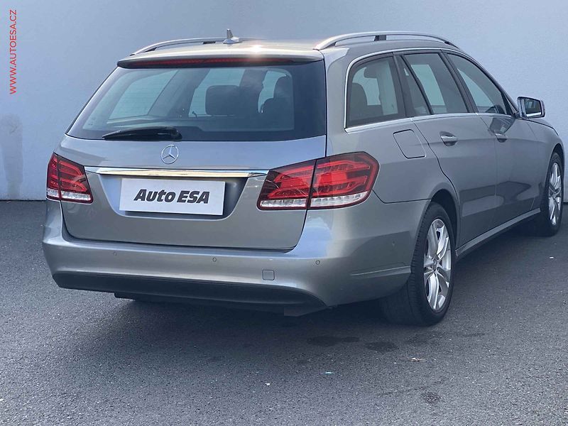 Mercedes-Benz Třídy E (2014) 2.1 CDi E200, Avantgarde, AT - fotka 4 z 19