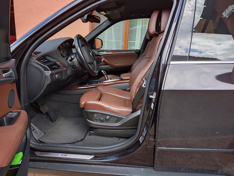 BMW X5 (2010) M-packet - fotka 16 z 28