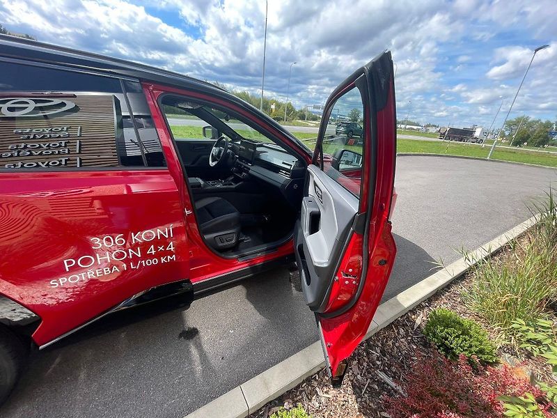 Toyota RAV4 2.5L PHEV CVT 4X4 GR SPORT - fotka 28 z 31