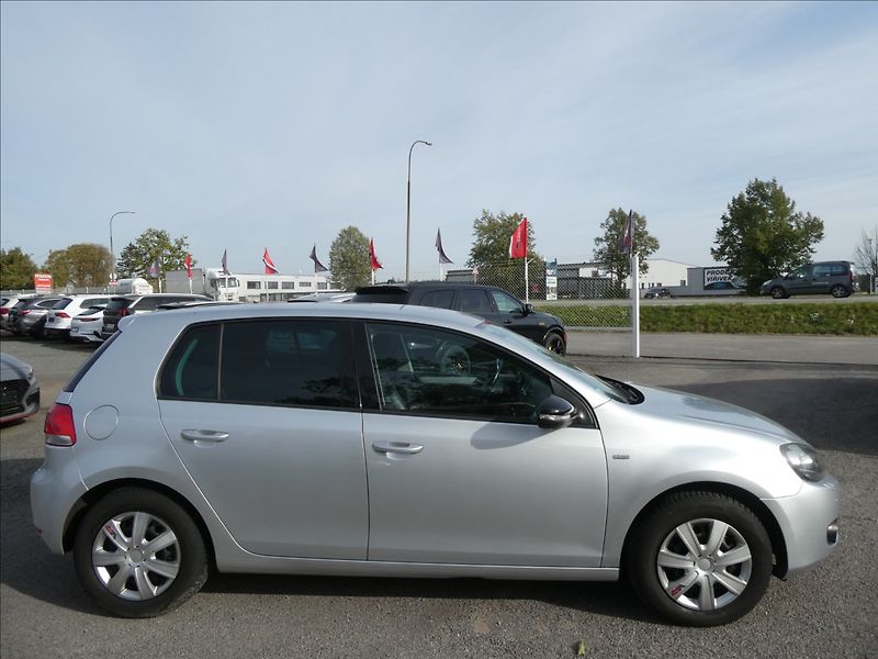 Volkswagen Golf 1,2 TSi 77kW MATCH serviska - fotka 10 z 45
