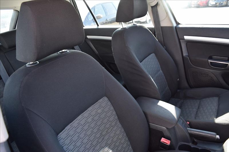 Škoda Octavia 1,9 TDI 77KW 2X KOLA PO SERVIS - fotka 24 z 49