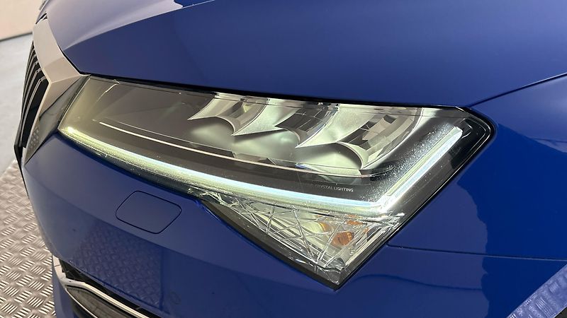 Škoda Superb 2.0 TSI DSG Style Combi - fotka 18 z 29