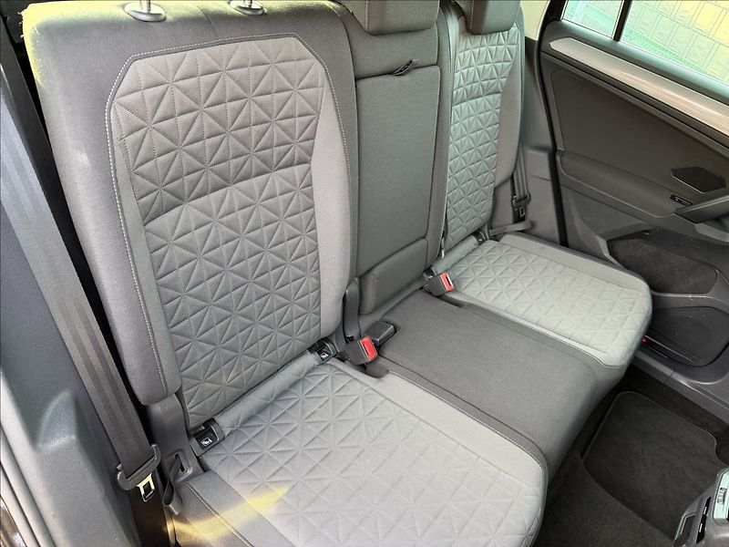 Volkswagen Tiguan 2.0 TDI Life ACC - fotka 21 z 23