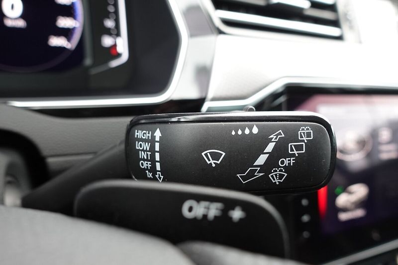 Volkswagen Passat ZLEVNĚNO 2,0TSi 206kW Alltrack - fotka 31 z 37