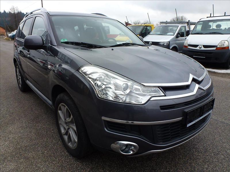 Citroën C-Crosser 2,2 HDi SX 7míst 4x4 - fotka 5 z 53