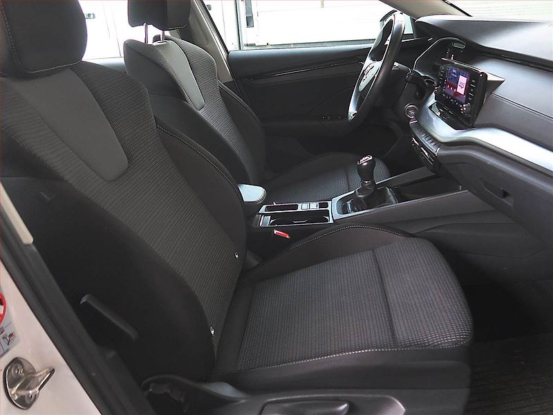 Škoda Octavia (2021) Ambition 1.0 TSI, ČR,1.maj - fotka 9 z 16
