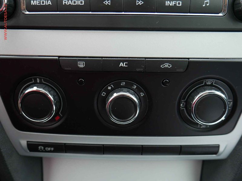 Škoda Octavia (2011) 1.2 TSi, 2.maj,ČR, AC, temp - fotka 14 z 15