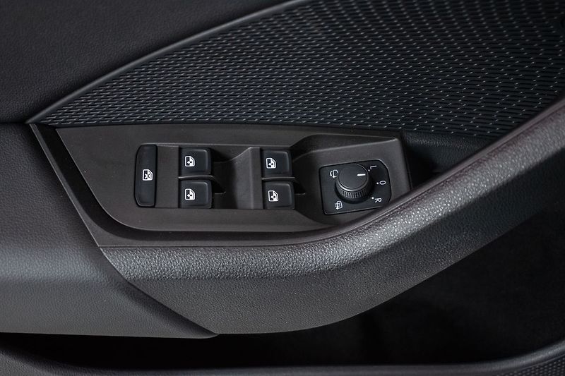 Škoda Octavia 1.5 TSI STYLE*KESSY*DPH*ČR 1.M - fotka 14 z 38