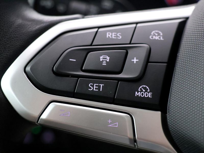 Volkswagen Passat 2,0 TDI 110kW DSG Elegance PAN - fotka 23 z 39