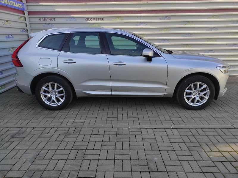 Volvo XC60 2,0 D3 Drive-E, Momentum Pro - fotka 2 z 41
