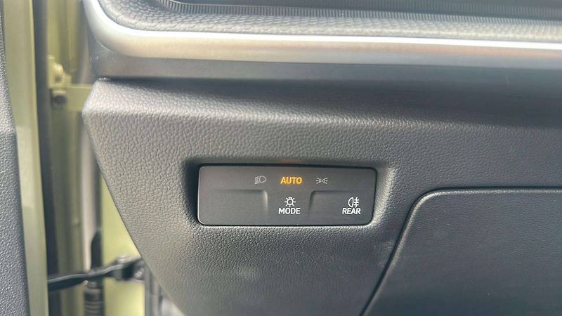 Škoda Superb Combi Selection 2,0TDI 110kW D - fotka 19 z 31
