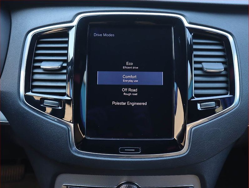 Volvo XC90 (2016) D5 AWD - fotka 18 z 28