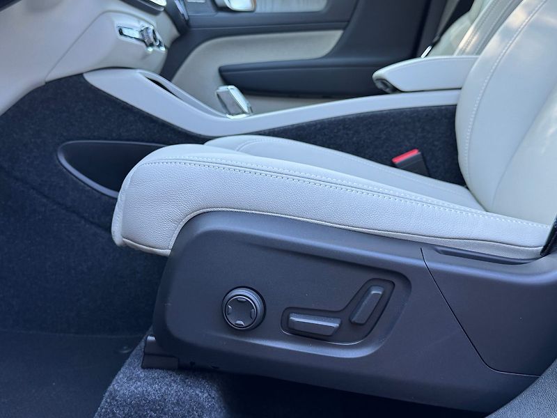 Volvo XC40 (2026) ULTRA DARK B4, 360°, PIXEL LED - fotka 10 z 23
