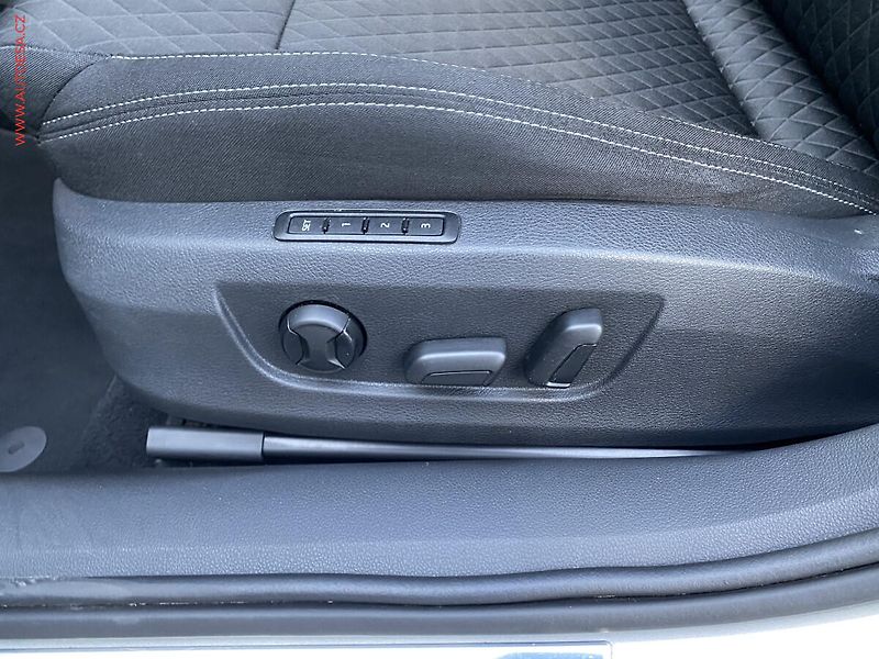 Škoda Superb (2017) 1.8 TSi, ČR, Style, DSG - fotka 13 z 17