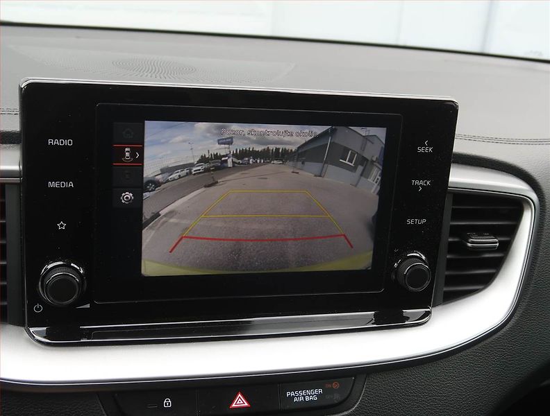 Kia Ceed (2022) Silver 1.5 T-GDI, Serv.kniha - fotka 17 z 17