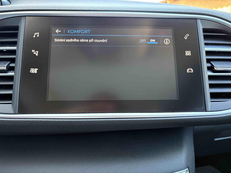 Peugeot 308 (2018) Allure 1.6 BlueHDi EAT6 - fotka 29 z 41