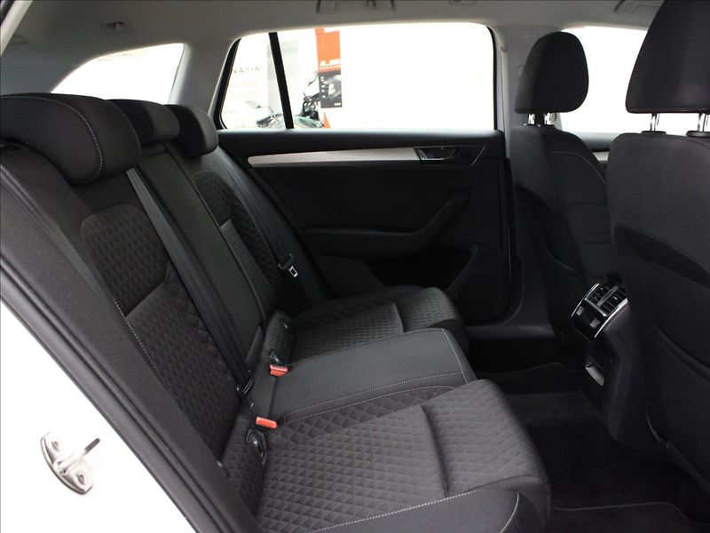 Škoda Superb 2,0 TDI DSG LED 1.majitel - fotka 13 z 37