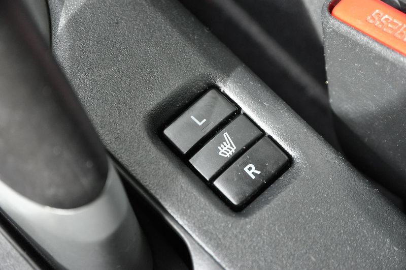 Toyota Auris 1.6 ValveMatic 97kW - fotka 13 z 14