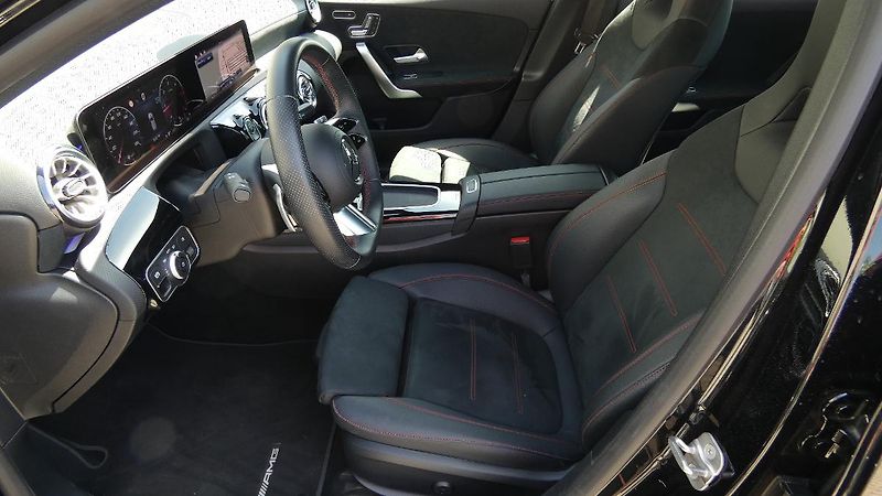 Mercedes-Benz Třídy A 220d DCT - fotka 18 z 22