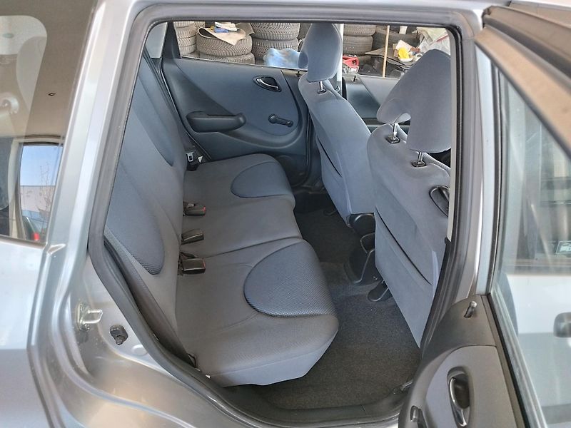 Honda Jazz (2004) 1,3i,61KW,AUTOMAT,KLIMA,ALU - fotka 11 z 26