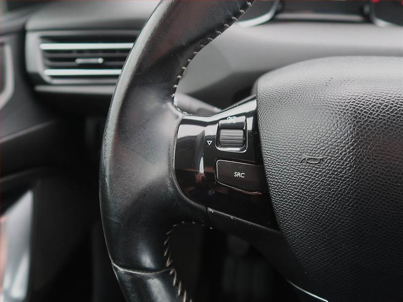 Peugeot 308 (2015) 1.6 e-HDi, Navi, Tempomat - fotka 18 z 20