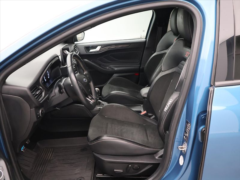 Ford Focus 2,3 ST 206kW Panorama - fotka 10 z 31
