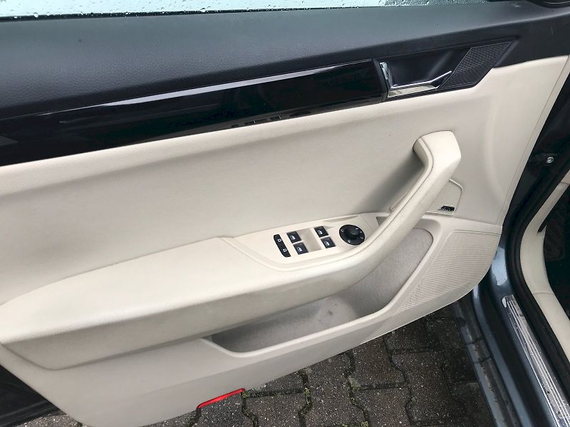Škoda Superb (2019) Combi  L&K 4x4 2,0 TDI DSG - fotka 18 z 29
