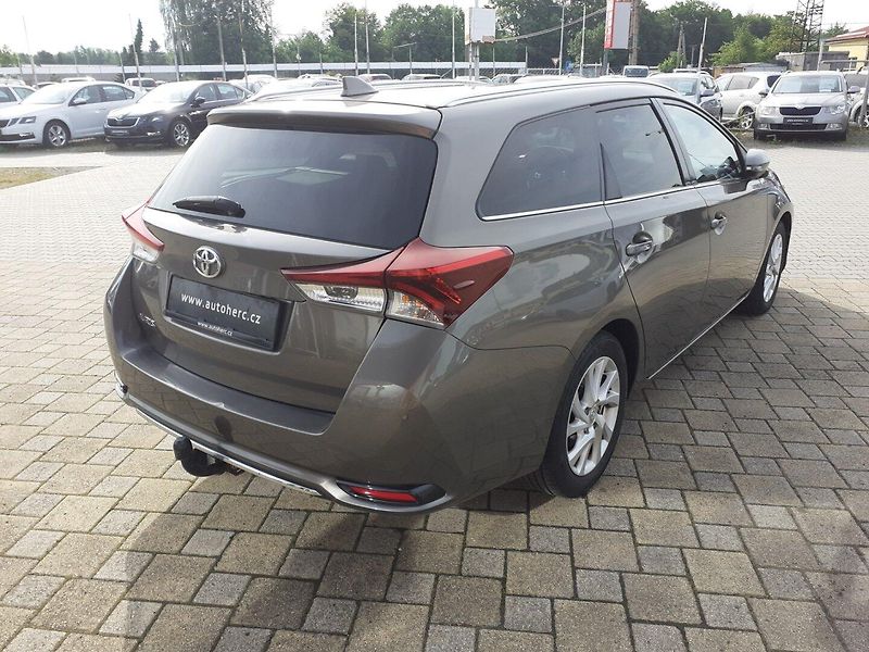 Toyota Auris (2018) 1.6 i Valvematic  AUTOMAT - fotka 4 z 42