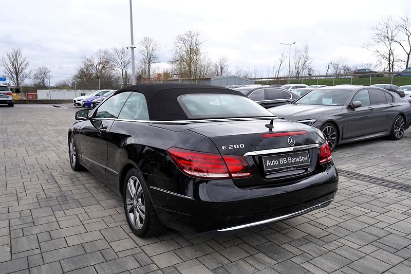 Mercedes-Benz Třídy E 200 CGI/cabrio/Avangarde/kůže - fotka 4 z 44