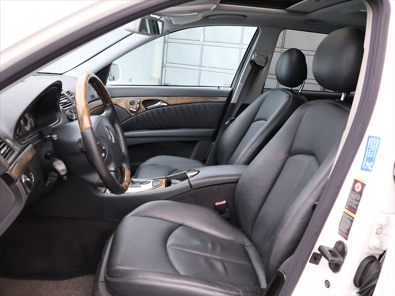 Mercedes-Benz Třídy E 3,2 E320 165kW AMG Paket - fotka 11 z 28