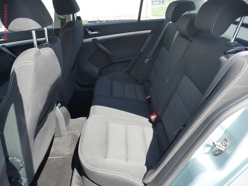 Škoda Octavia (2009) 1.6MPi, ČR, Klima - fotka 10 z 15